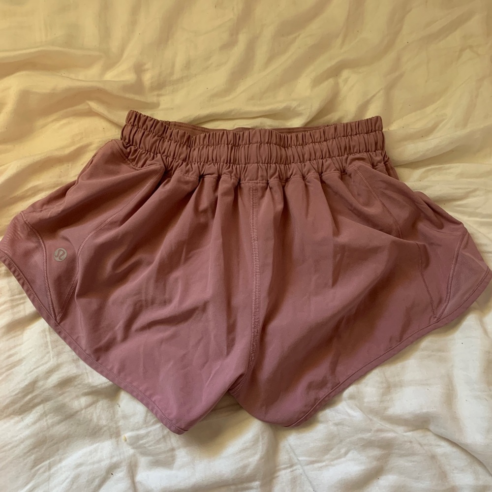 lululemon hotty hot shorts. size 2 length 2.5